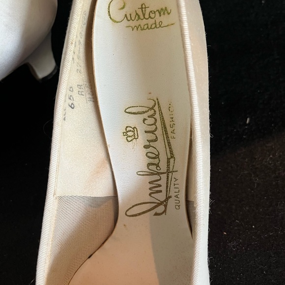 Vintage 60’s-70’s satin heels, 2.5 heel, vintage size 6.5 - Picture 3 of 16